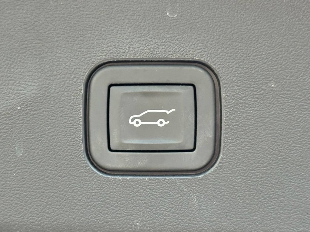 Used 2026 Vibrant White Tricoat Cadillac Platinum image 34