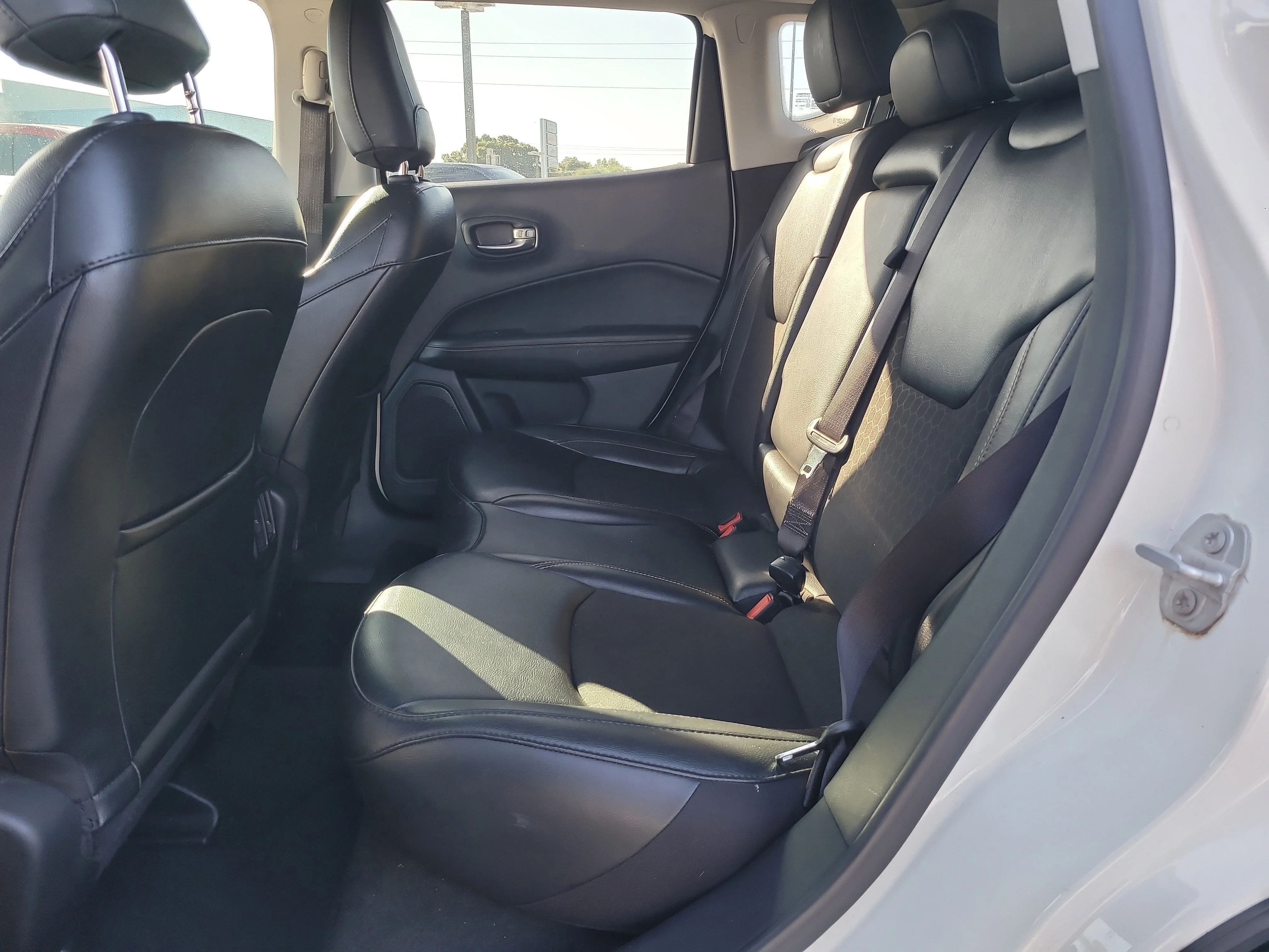 Used 2020 White Clearcoat Jeep Latitude image 11