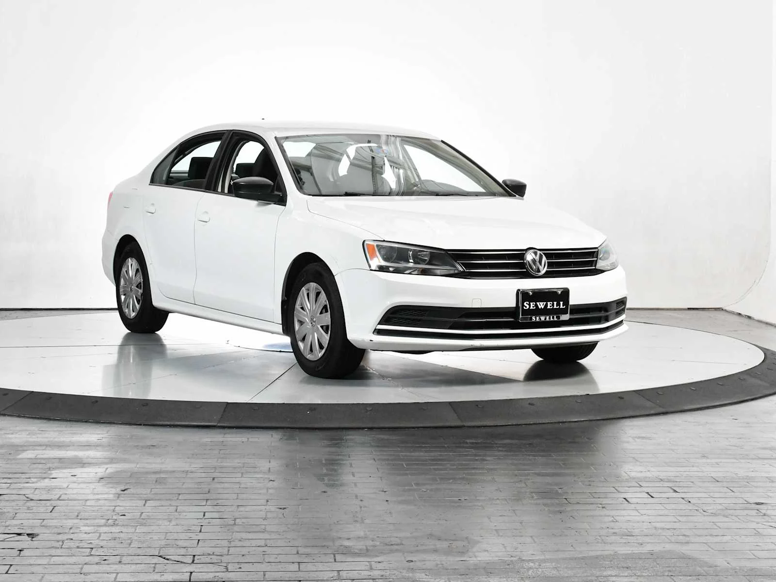 Used 2015 Pure White Volkswagen 2.0L S image 7