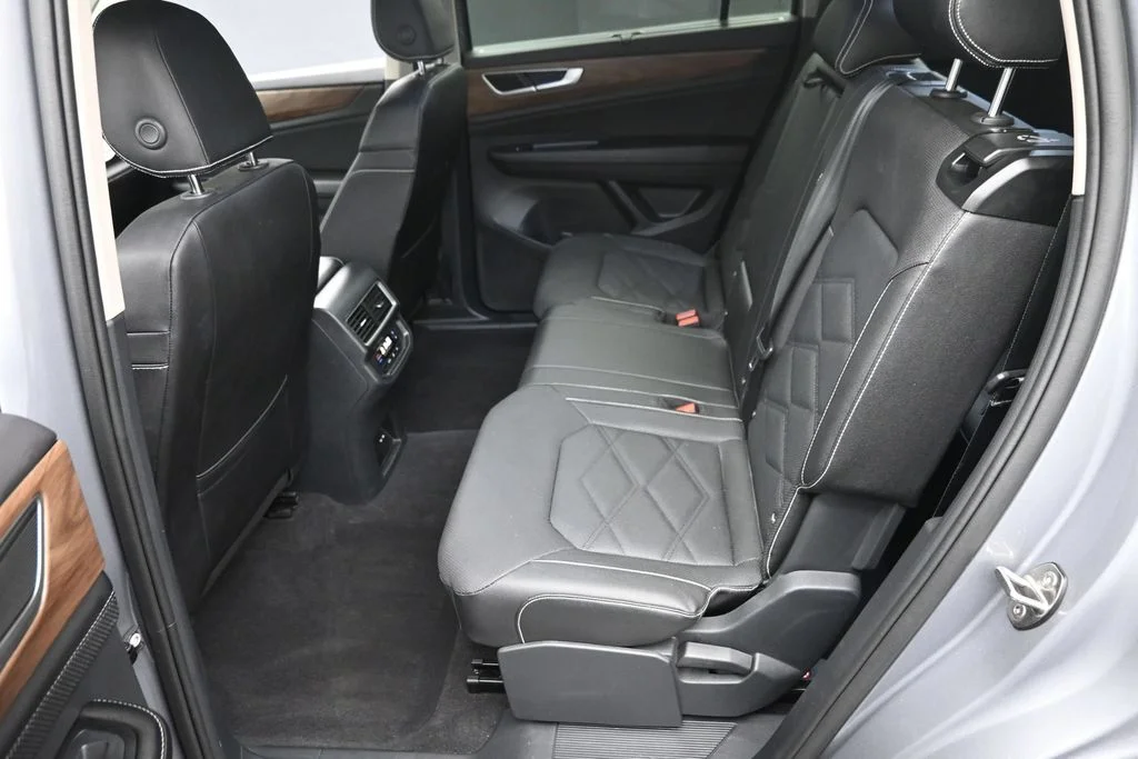 Used 2026 Silver Volkswagen SE w/Technology image 14