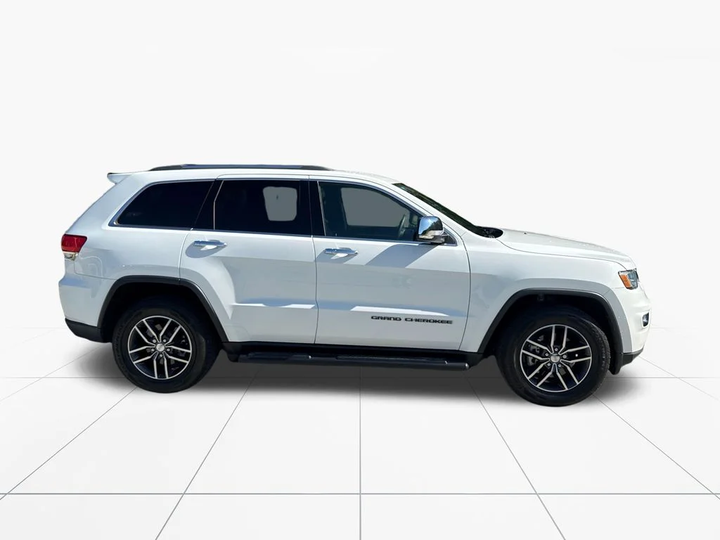 Used 2018 Bright White Clearcoat Jeep Limited image 9