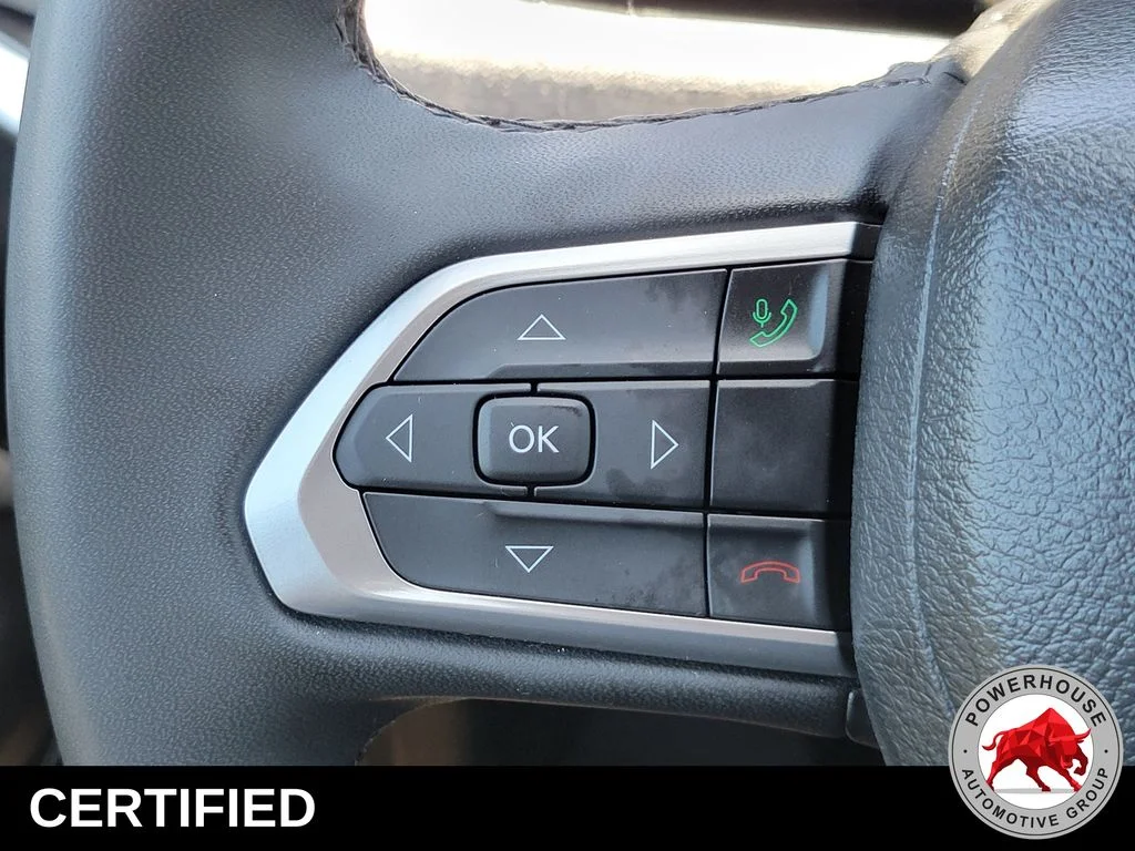 Used 2023 White Jeep Latitude Lux image 27