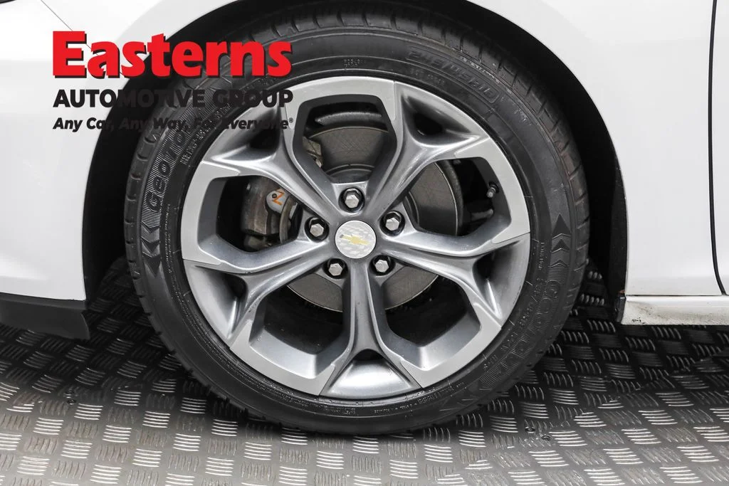 Used 2021 White Chevrolet LT image 31