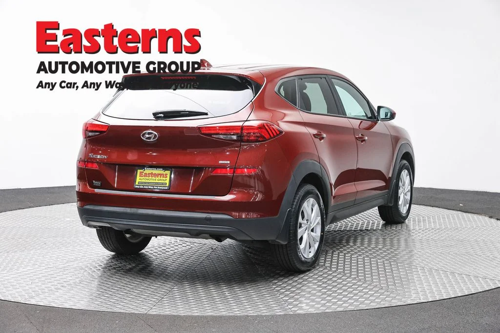 Used 2020 Red Hyundai SE image 5