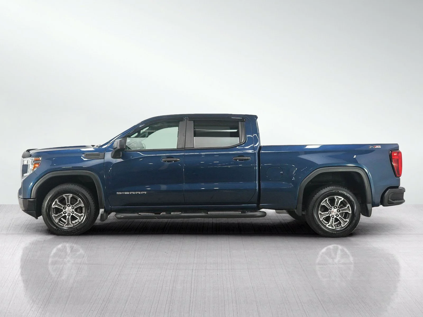 Used 2019  GMC  image 2