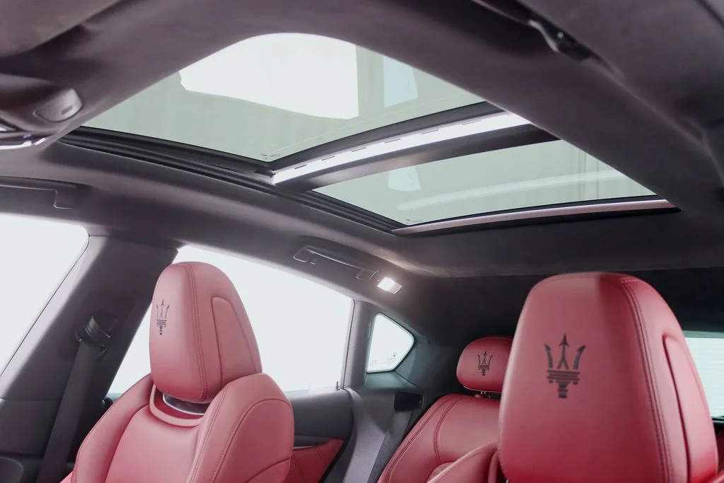 Used 2022 Black Maserati Modena image 31