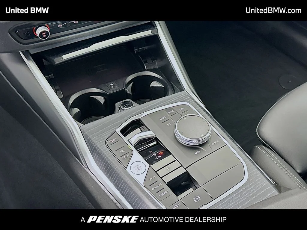 2025 BMW 3 Series 330i - Photo 17