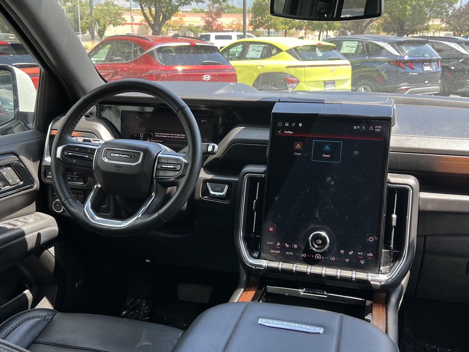 2025 GMC Yukon XL Denali - Photo 23