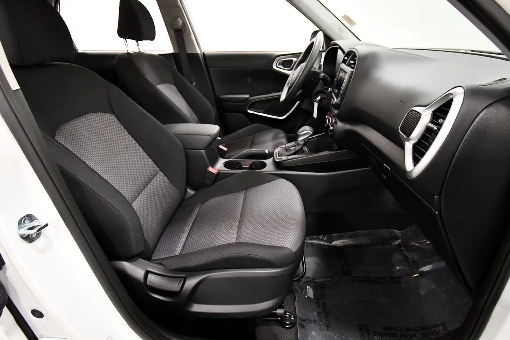 Certified Used 2025  Kia LX image 17