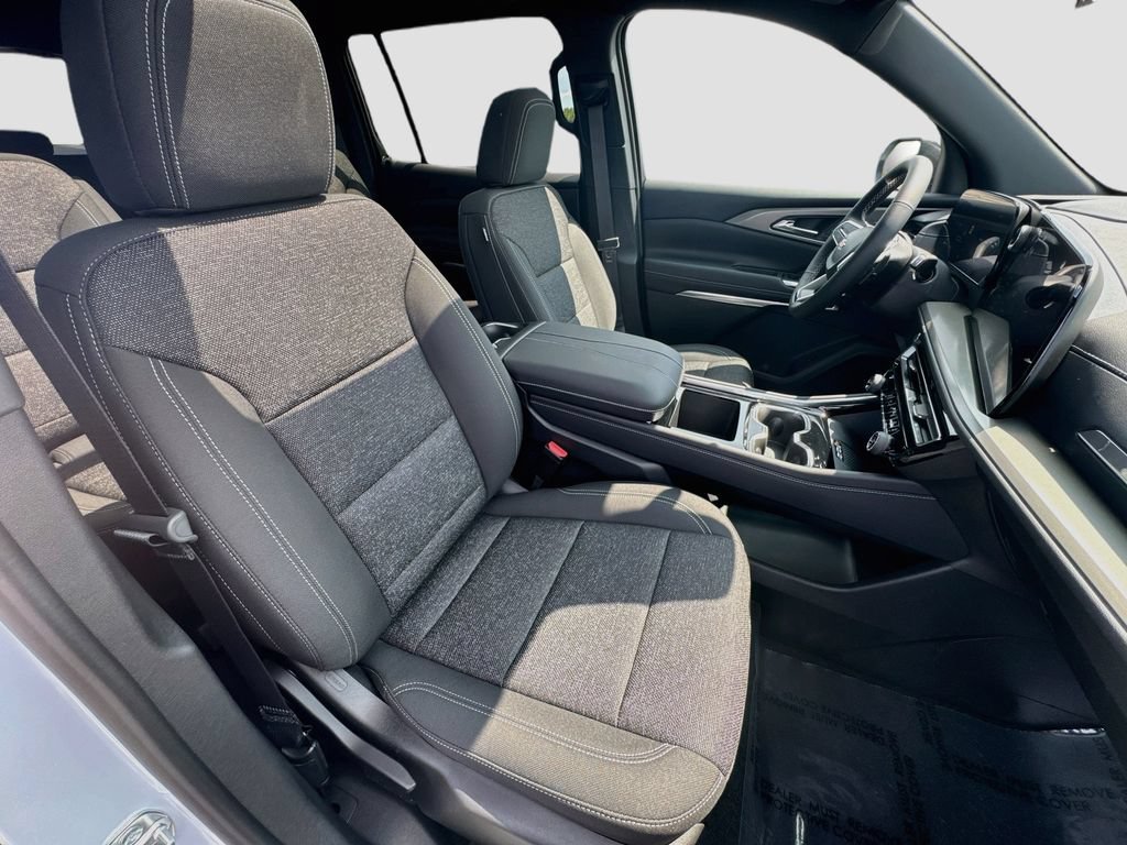 New 2027 Polar White Tricoat Chevrolet LT image 32