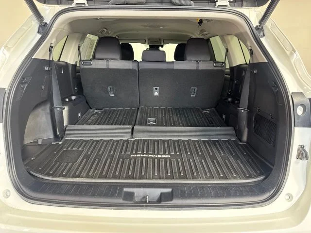 Used 2021 White Toyota LE image 23