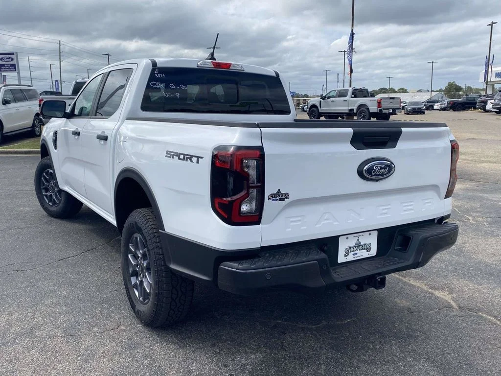 New 2026 Oxford White Ford XLT image 5