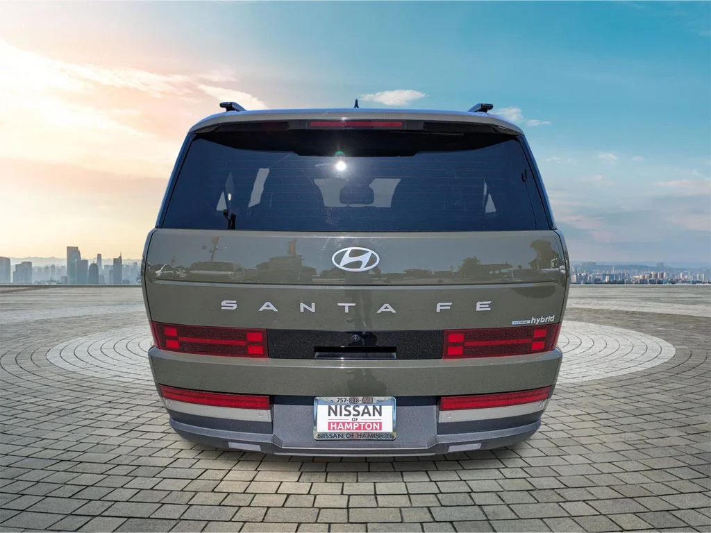 Used 2025 Rockwood Green Hyundai Limited image 6