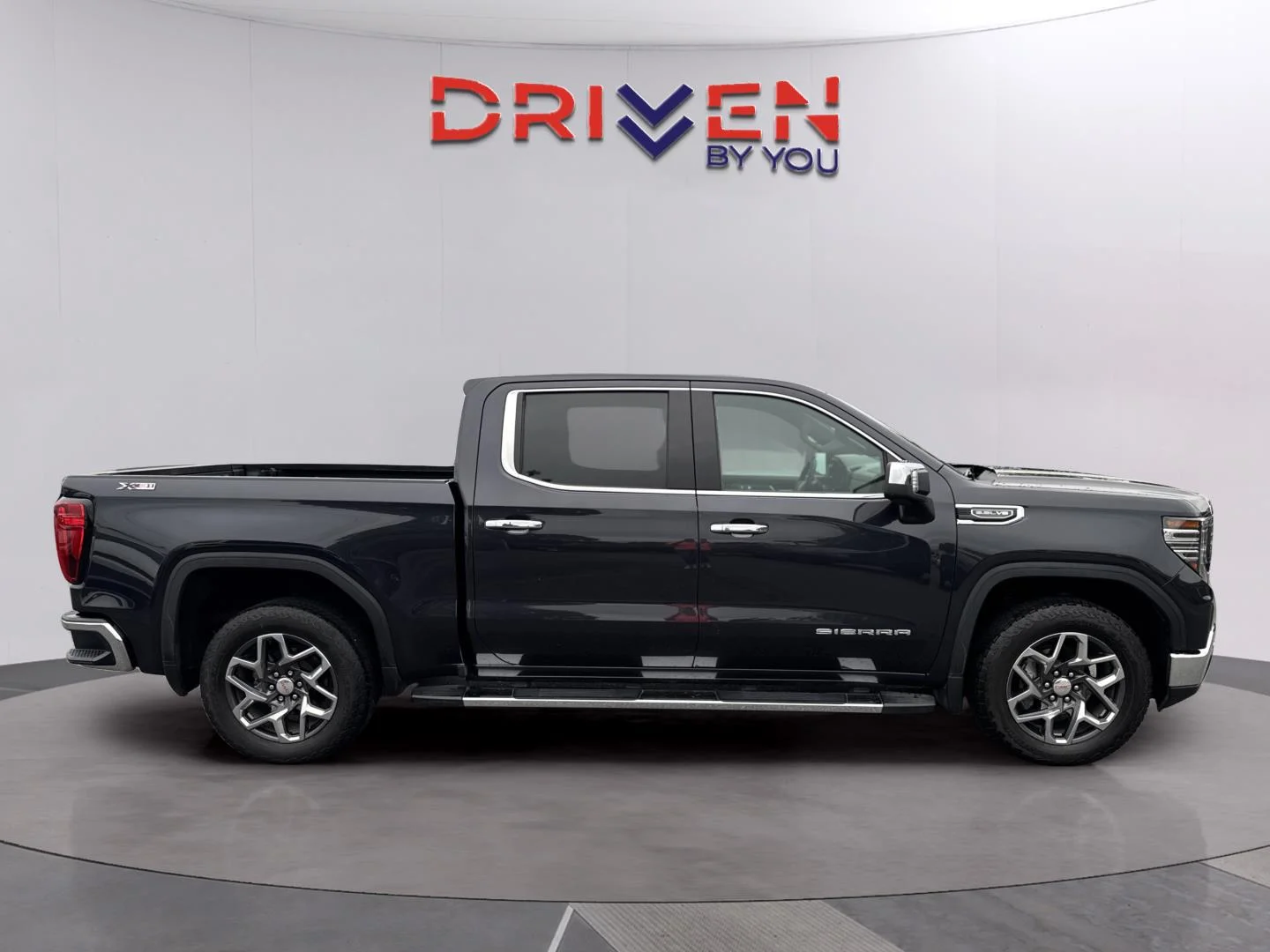 Used 2024 Titanium Rush Metallic GMC SLT image 6