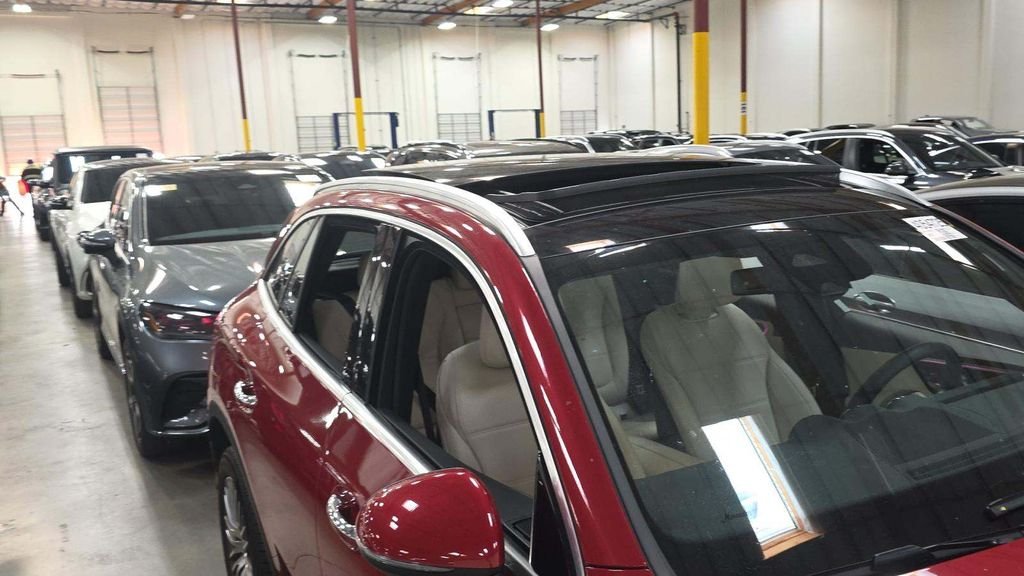 Certified Used 2025 MANUFAKTUR Patagonia Red Metallic Mercedes-Benz GLC 300 image 20