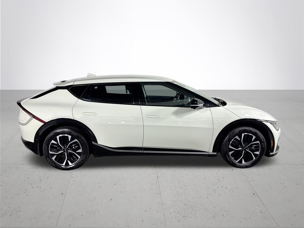 Used 2023 White Kia Wind image 5