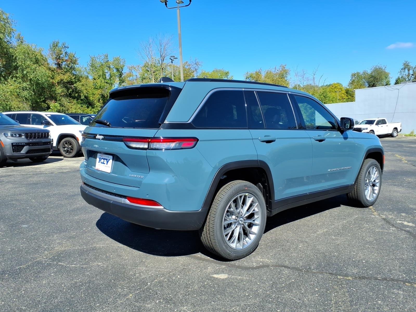 New 2027 Steel Blue Paint Jeep Limited image 7