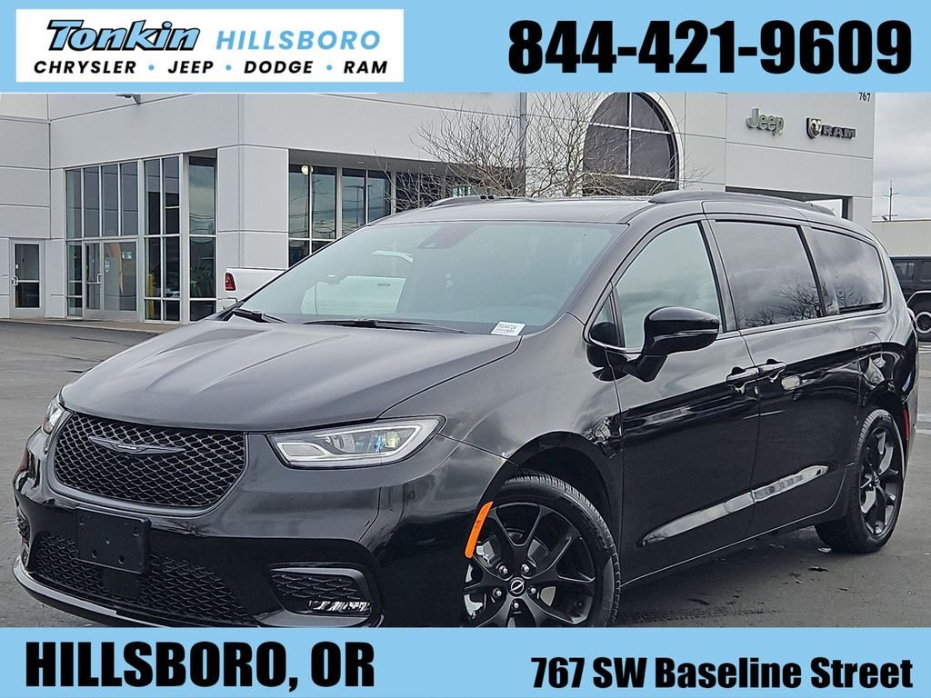 2026 Chrysler Pacifica Select's photo