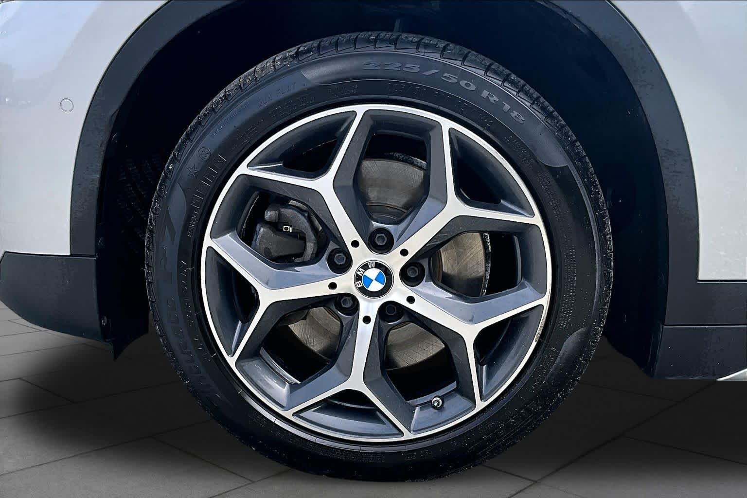 Used 2016 Alpine White BMW xDrive28i image 11