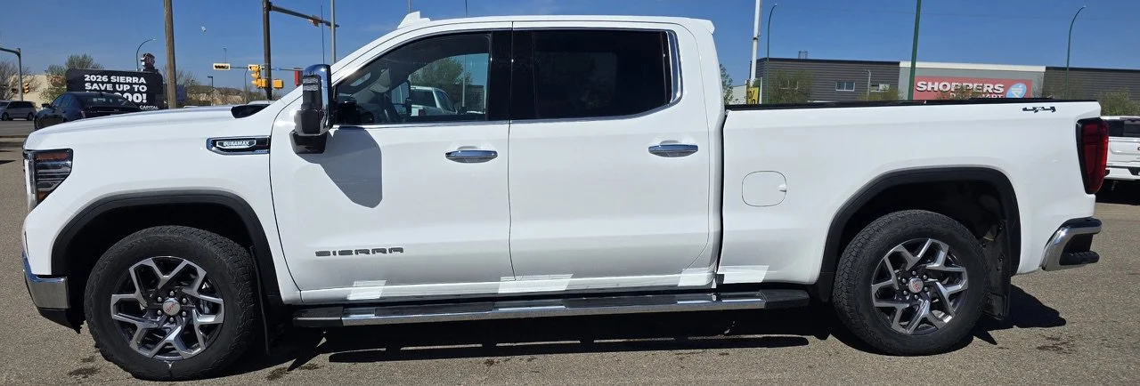 Used 2025 White GMC SLT Crew Cab image 2