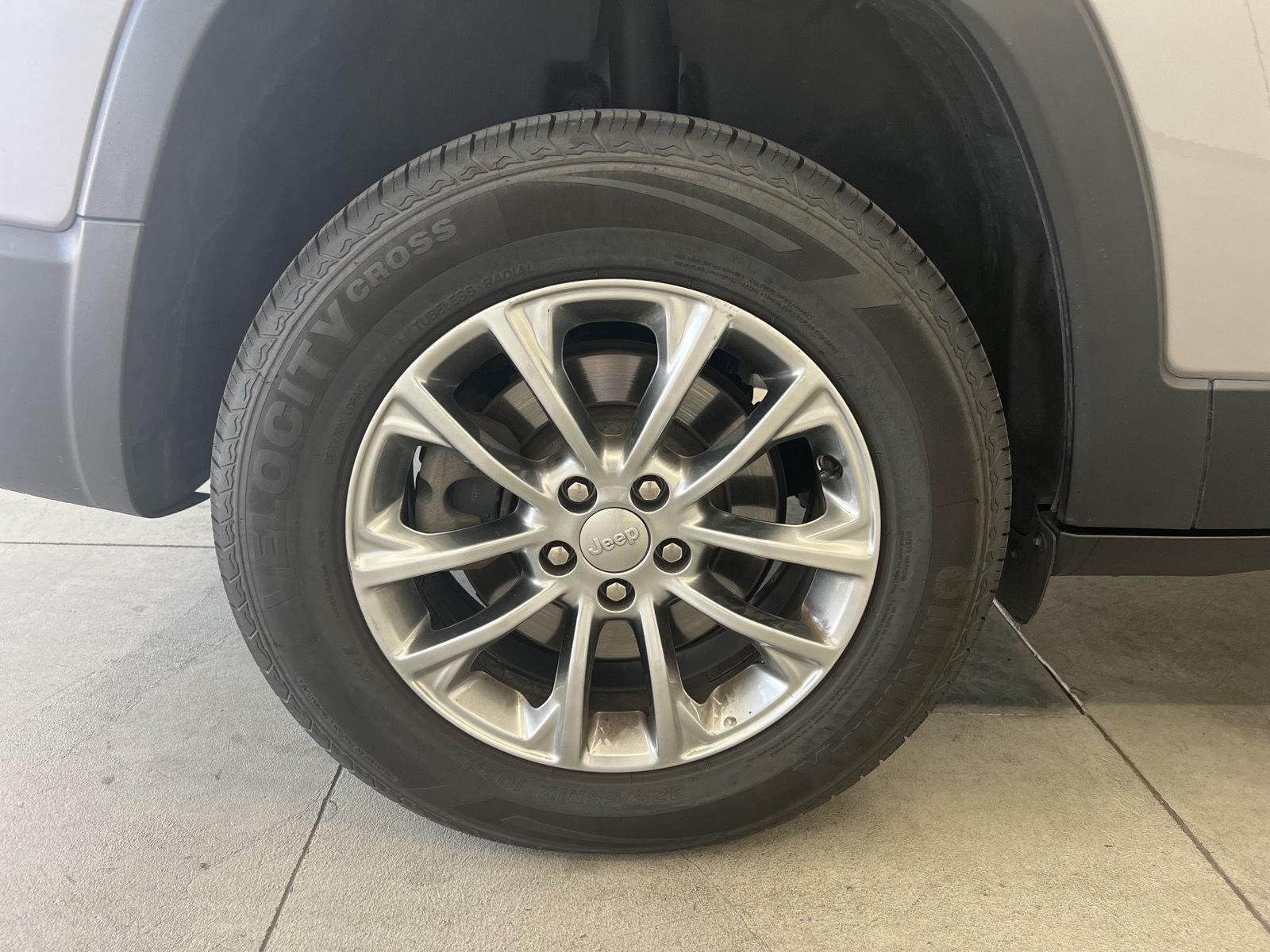 2019 Jeep Cherokee Latitude Plus - Photo 9