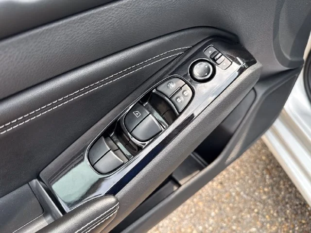 Used 2022 Silver Nissan 2.5 SV image 12