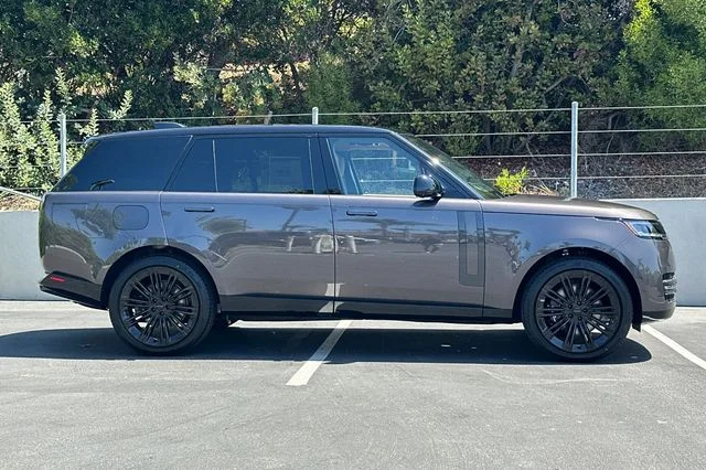 New 2026 Charente Grey Land Rover SE image 6