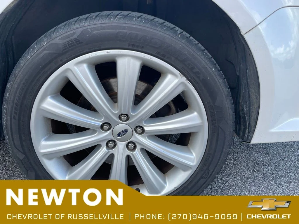 Used 2018 White Platinum Clearcoat Metallic Ford SEL image 20