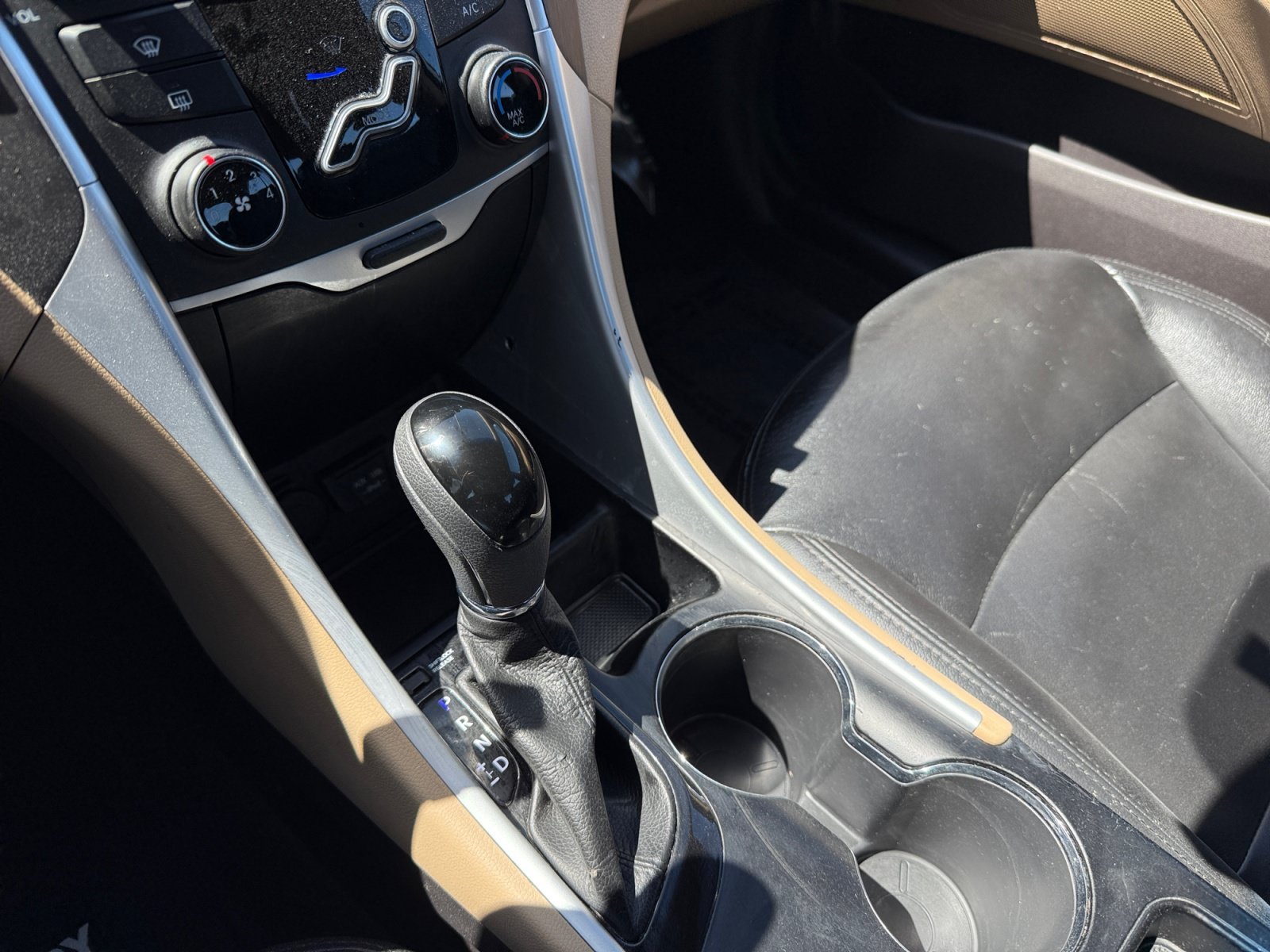 Used 2013 Shimmering White Mica Hyundai GLS image 13