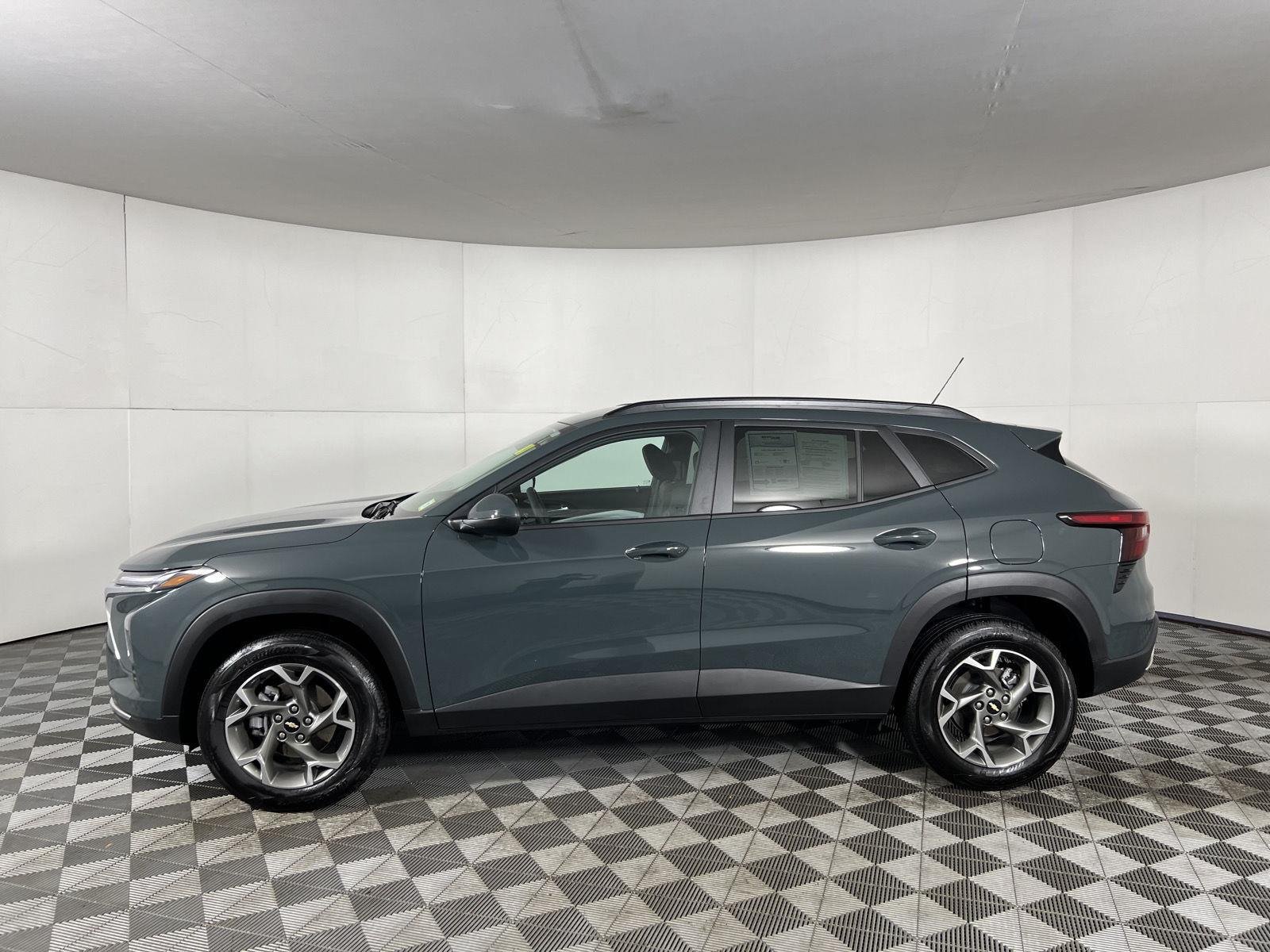 Used 2025 Cypress Gray Chevrolet LT image 14