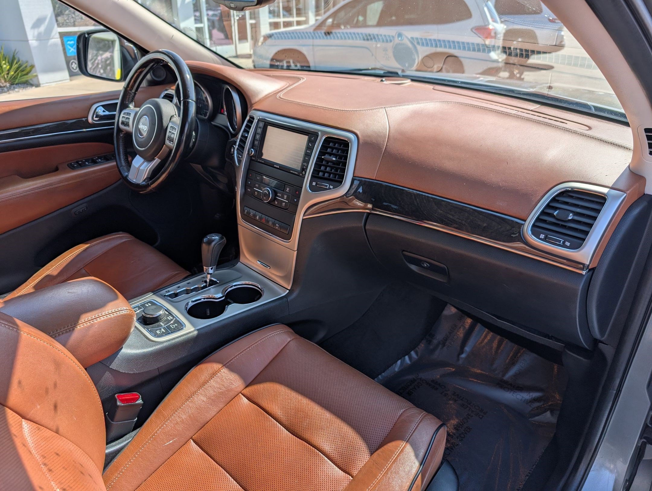Used 2011 Mineral Gray Metallic Jeep Overland Summit image 33