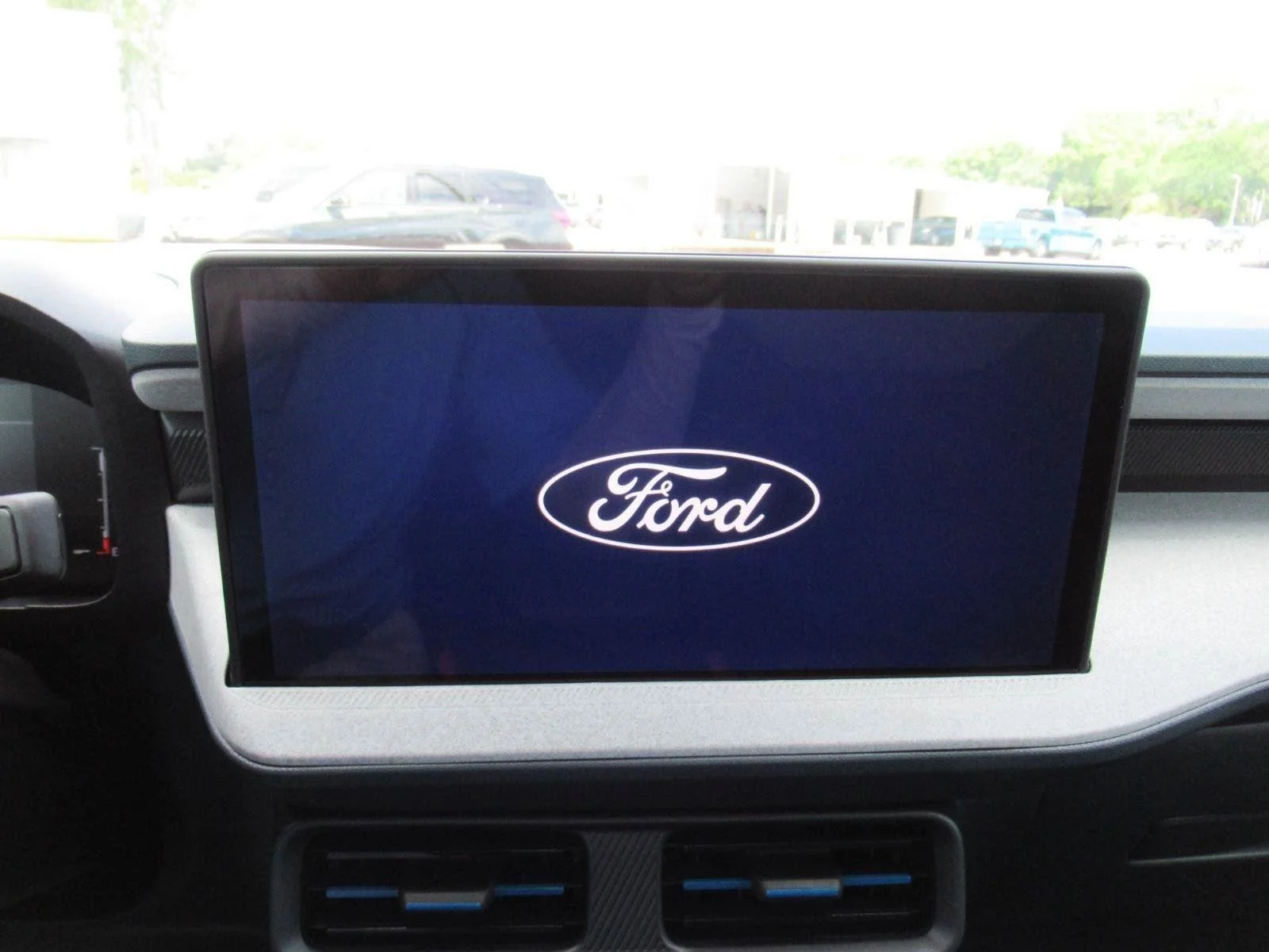 New 2026 Carbonized Gray Metallic Ford XLT image 25