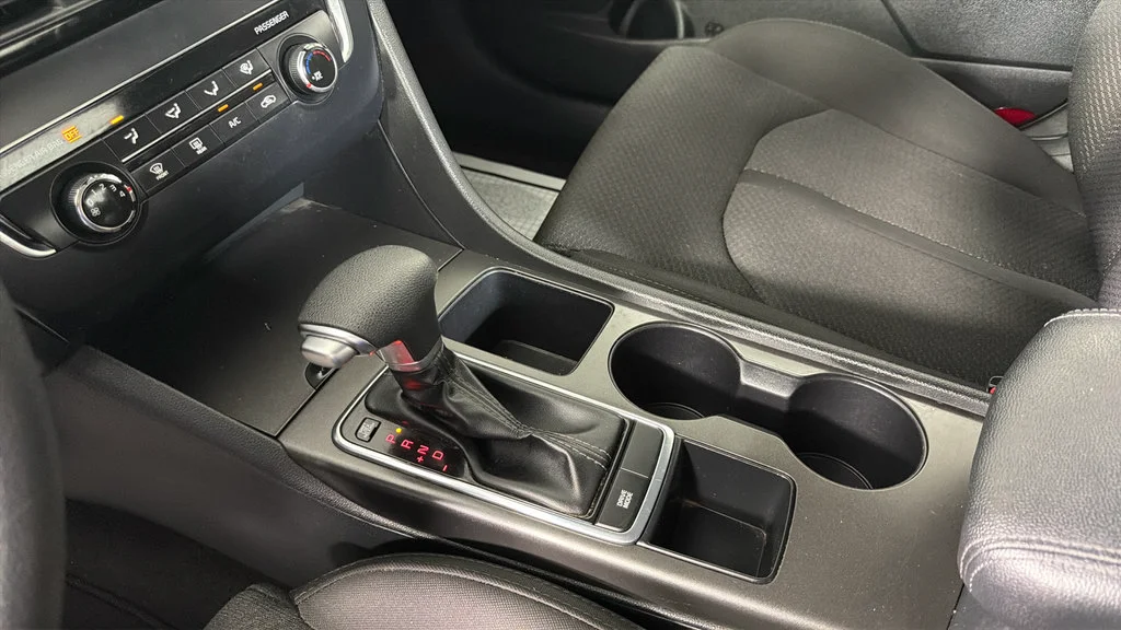 Used 2017 Blue Kia LX image 22