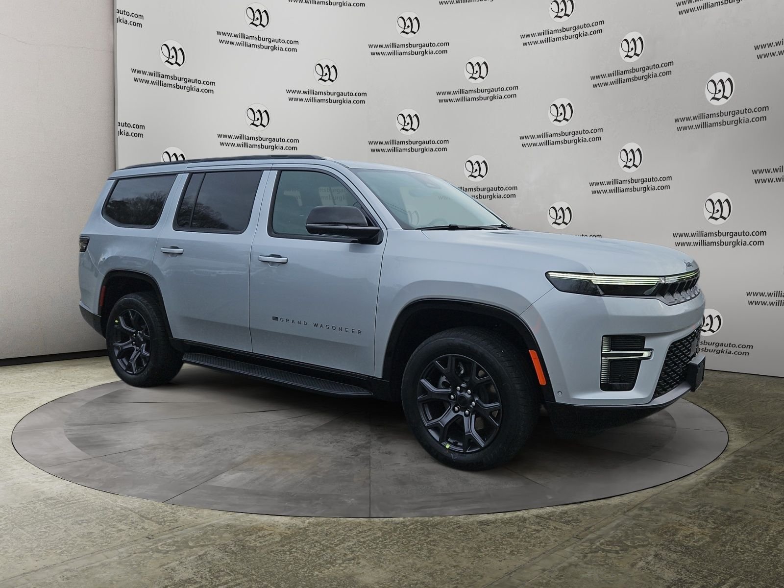 New 2026 Silver-Zynith Exterior Paint Jeep Limited Altitude image 7