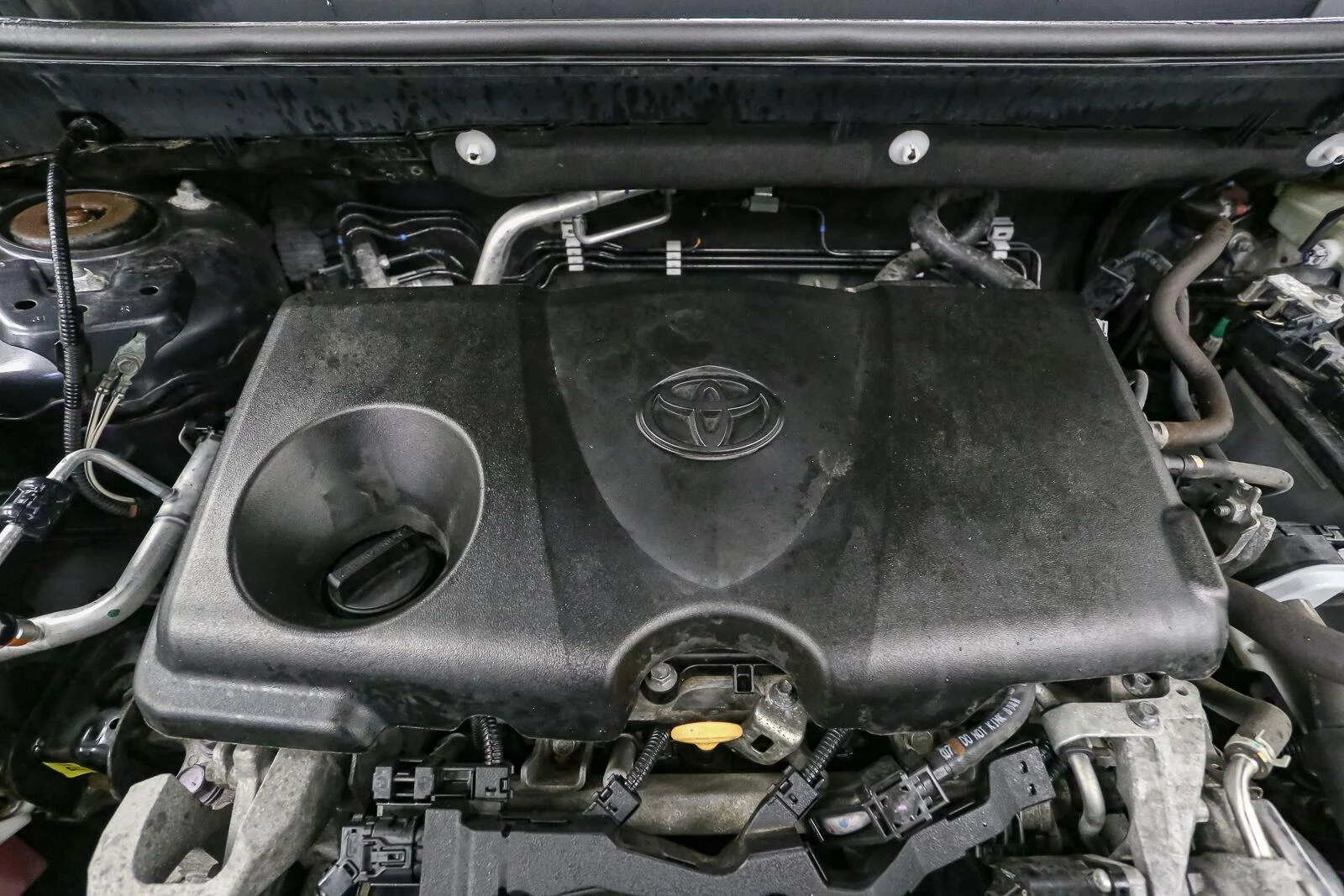 Used 2020 Magnetic Gray Metallic Toyota XLE Premium image 15