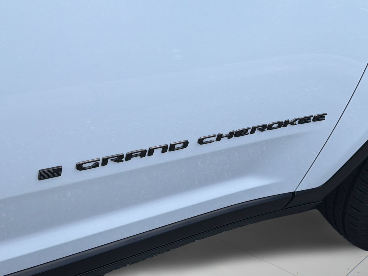 Used 2025 Bright White Clearcoat Jeep Altitude image 10