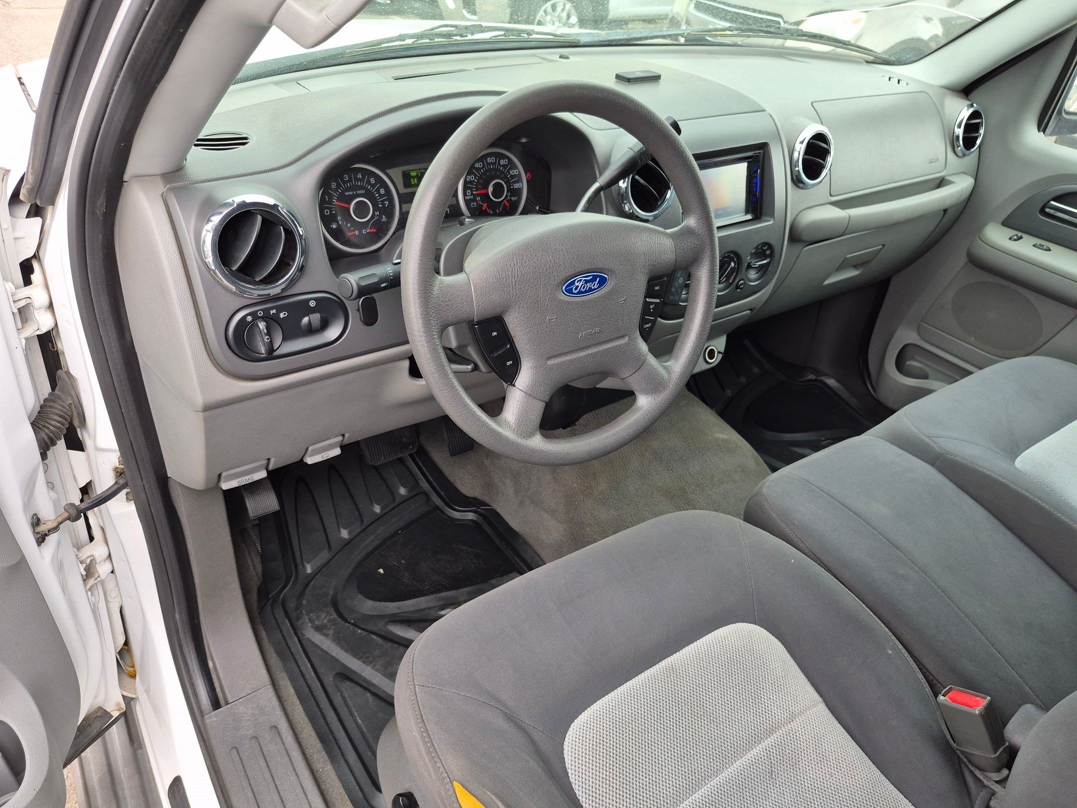 Used 2006 White Ford XLS image 14