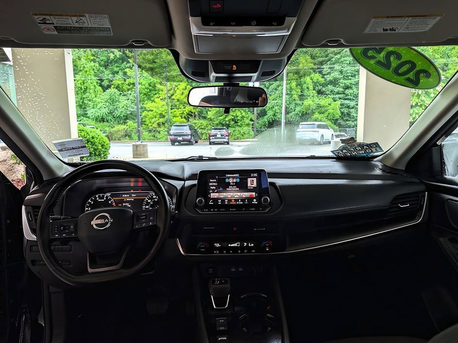 Used 2025 Super Black Nissan SV image 13