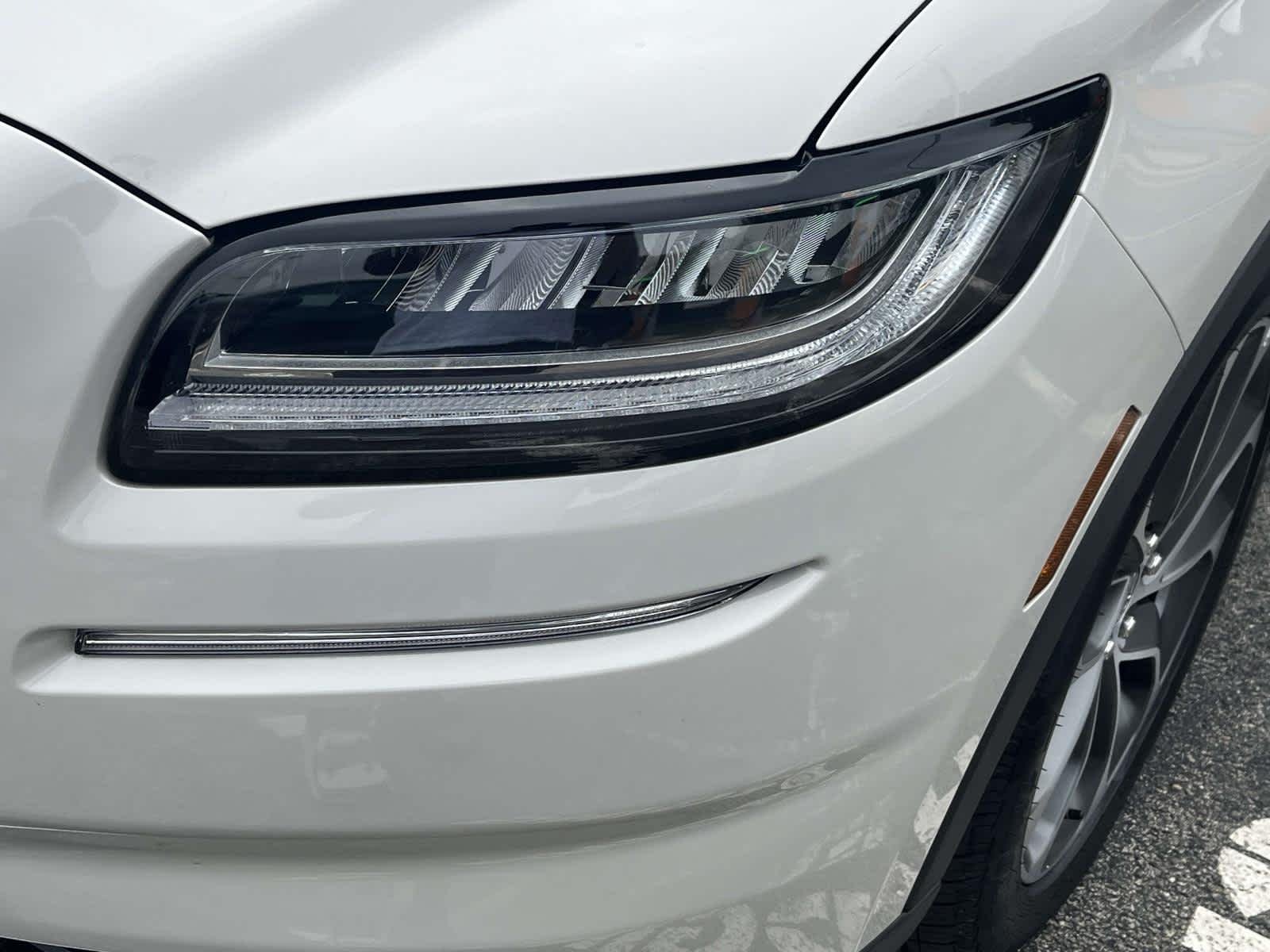 Used 2023 Whi/white Lincoln Reserve image 18