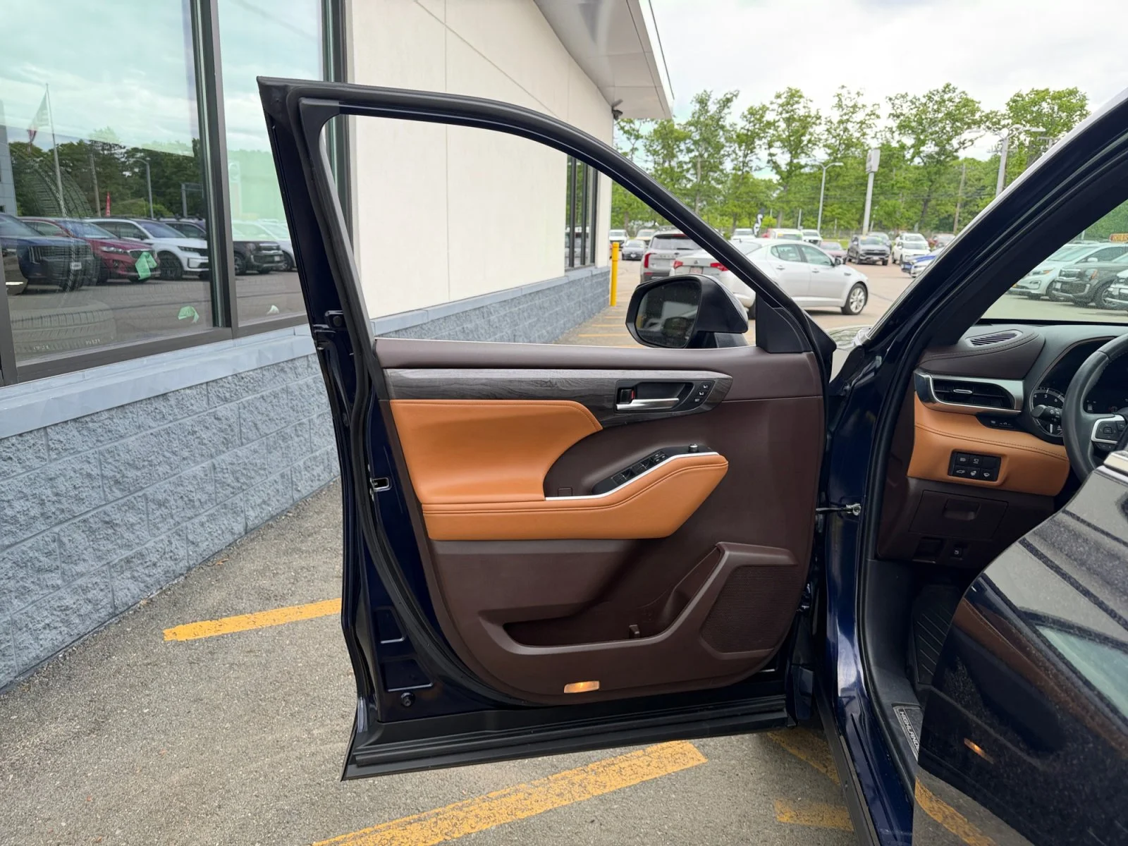 Used 2022 Blue Toyota Platinum image 29