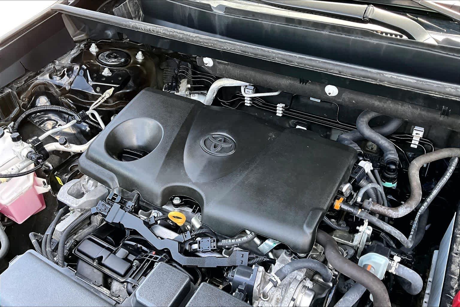 Used 2025 Midnight Black Metallic Toyota XLE image 33