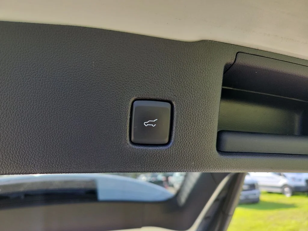 Used 2023 White Ford Active image 11