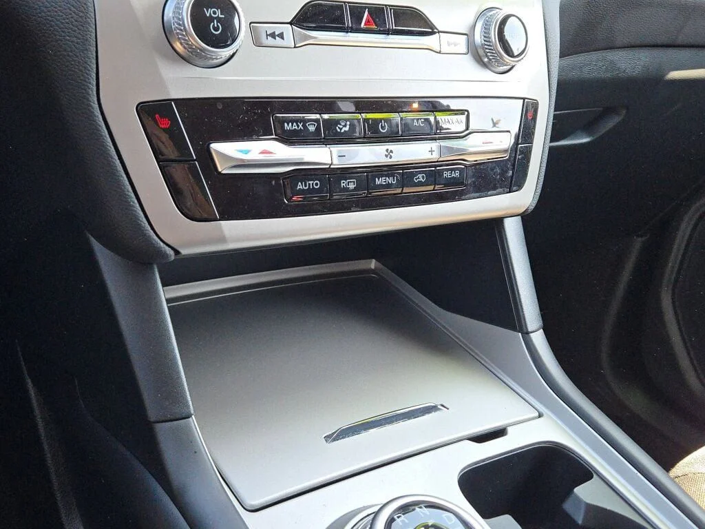 Certified Used 2023 Oxford White Ford XLT image 27