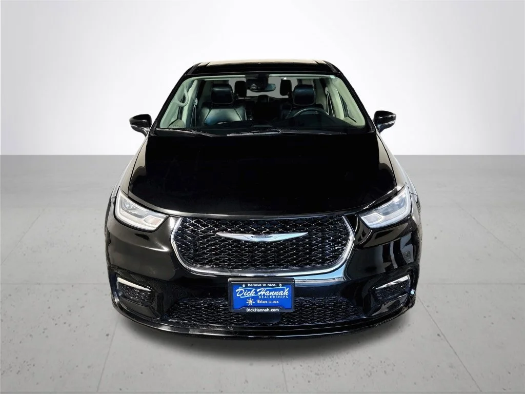 Used 2023 Black Chrysler Touring L image 3