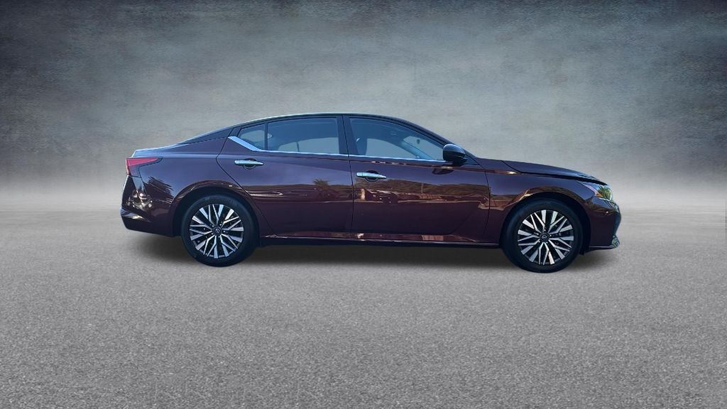 Used 2025 Garnet Pearl Nissan 2.5 SV image 34