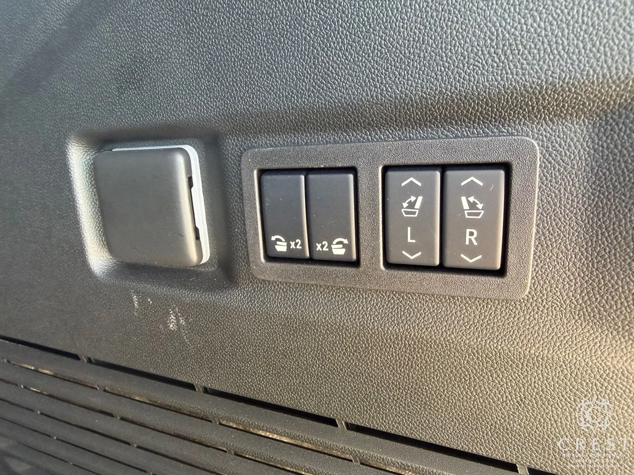 Used 2025 Onyx Black GMC Denali image 27