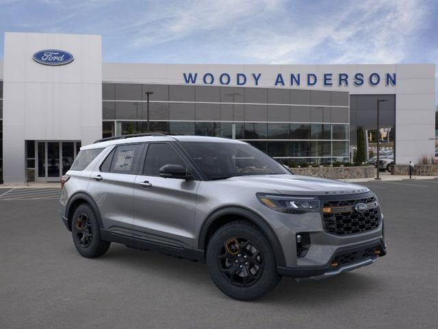 New 2026 Carbonized Gray Metallic Ford Tremor image 7