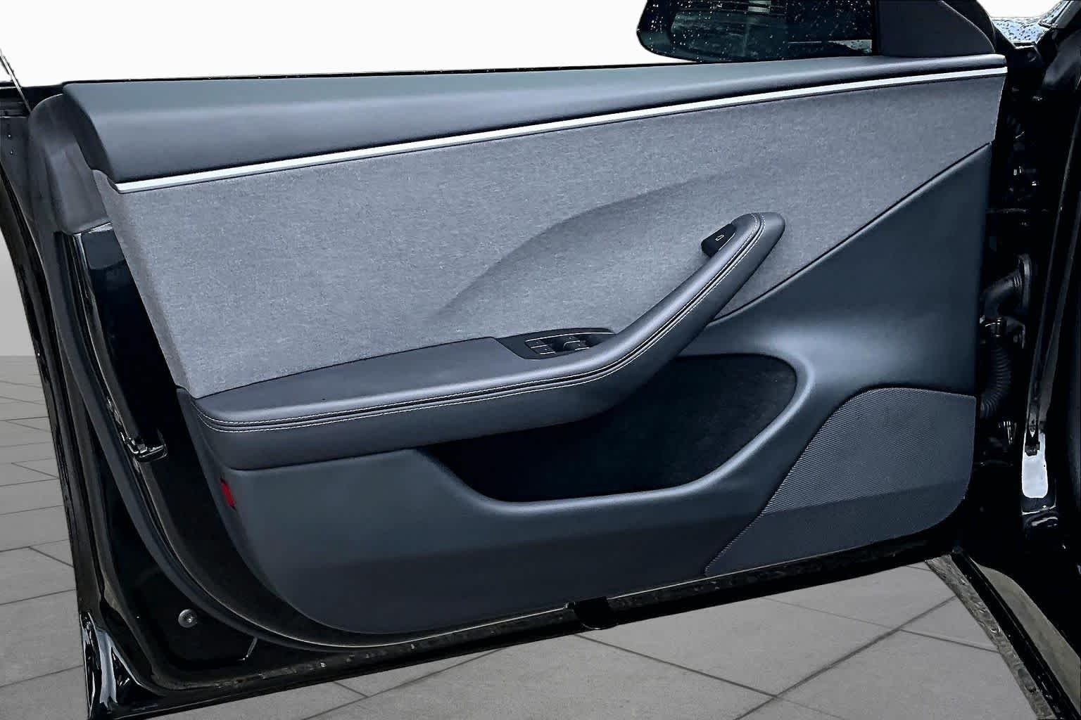 Used 2025  Tesla Long Range image 24