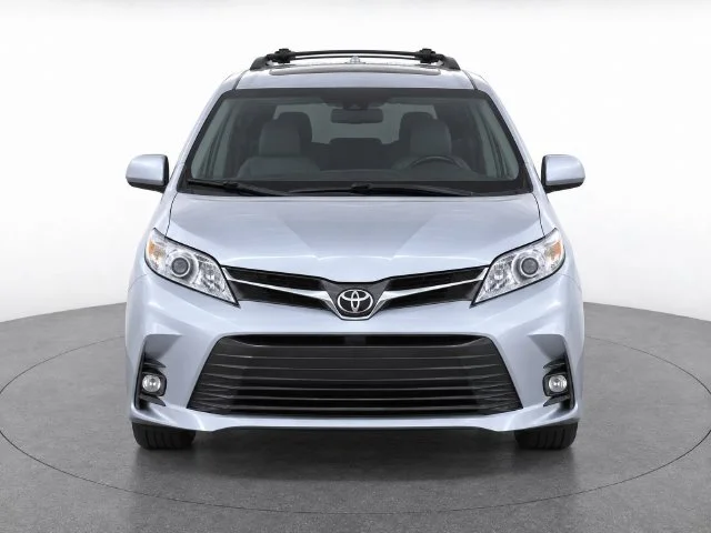 Used 2019 Celestial Silver Metallic Toyota XLE Auto Access Seat image 5