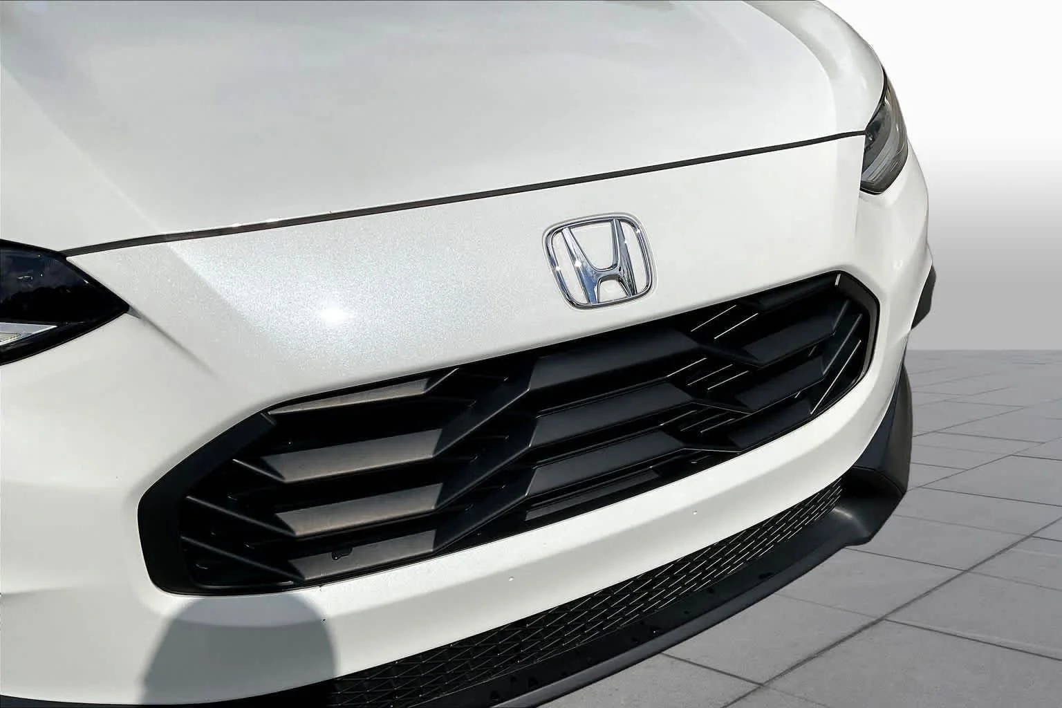 Used 2023 Platinum White Pearl Honda Sport image 29